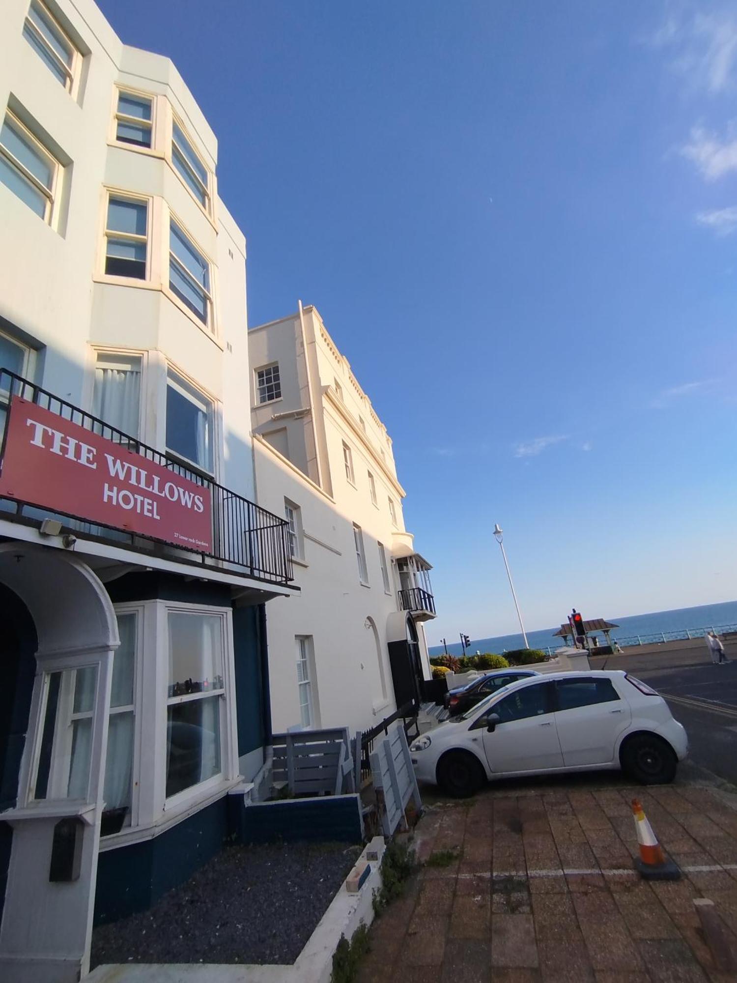 The Willows Brighton Екстер'єр фото